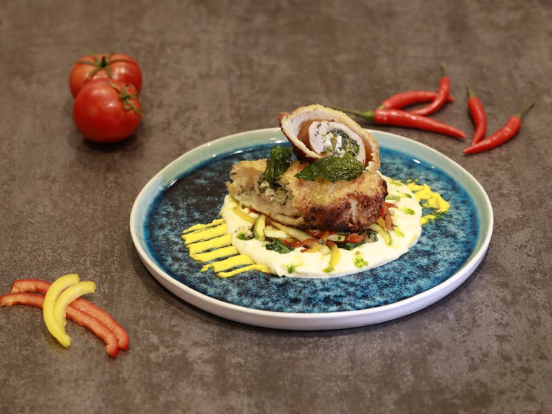 **Otkrivanje Starih Balkanskih Recepta za Slana Jela: Sarma, Moussaka i Punjene Paprike** - Third Image