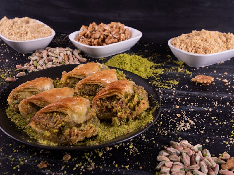 ** Savršeni Balkanski Recepti: Otkrijte Ukuse Tradicije s Najboljim Sarma, Čevapi i Baklava** - Second Image