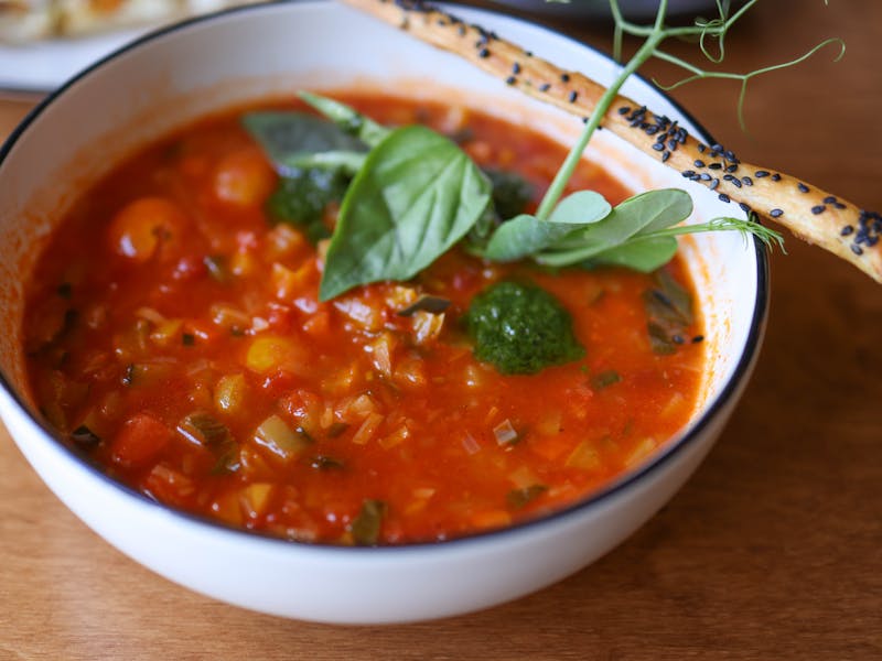 **Otkrijte Stare Balkanske Recepti za Slana Jela: Sarma, Pita, Punjene Paprike i Čorba od Graška** - Third Image