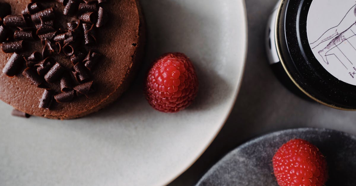 Savršeni Kolač s Čokoladom i Malinama: Oduševite Svoje Goste Ovim Jednostavnim Receptom