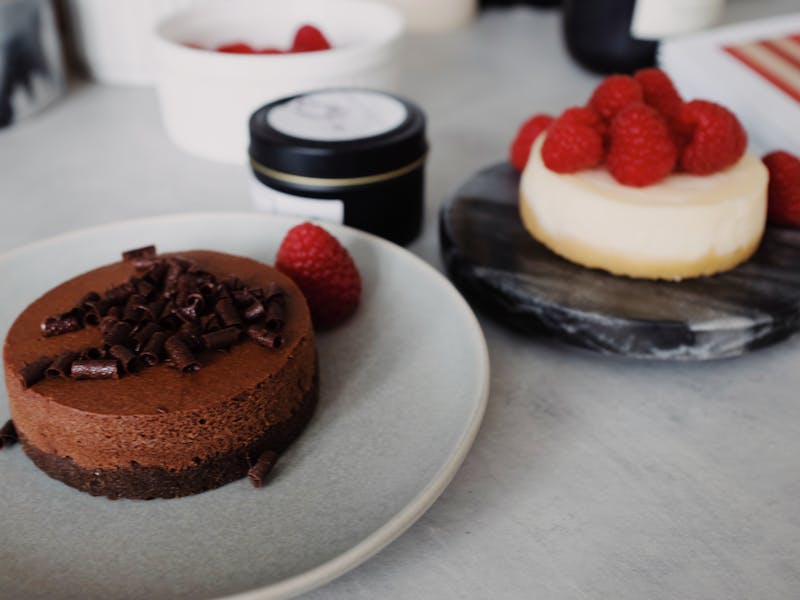 **Savršeni Kolač s Čokoladom i Malinama: Oduševite Svoje Goste Ovim Jednostavnim Receptom!** - Fourth Image