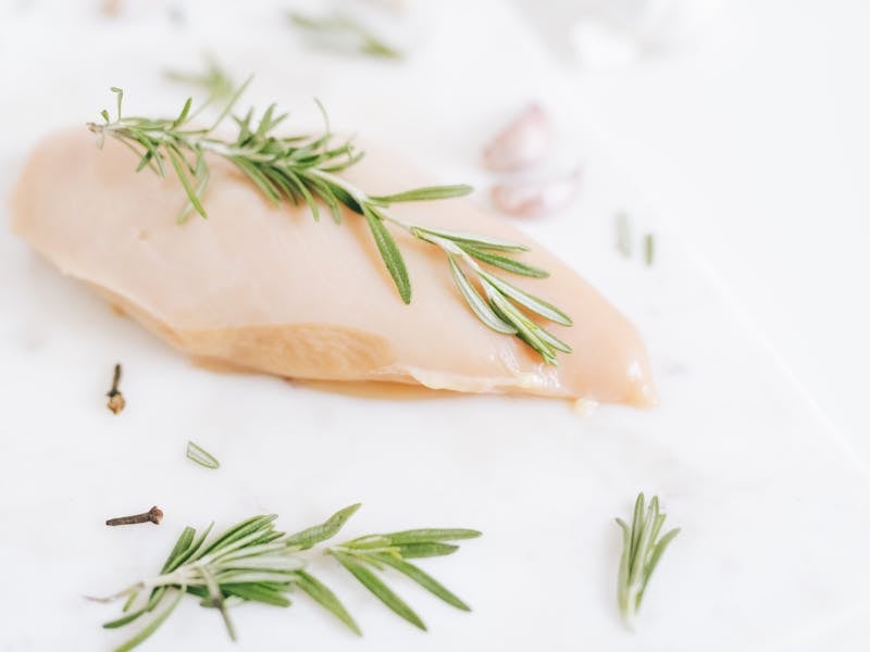 **3 Brza i Ukusna Recepta: Pileća Prsa, Tjestenina i Čokoladni Mousse za Savršene Obroke** - Fourth Image