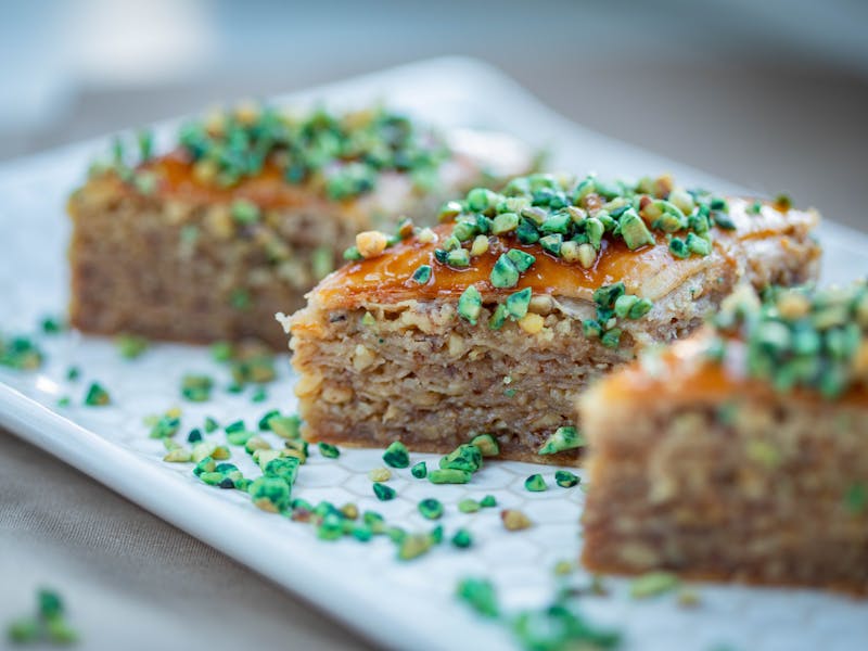 **Otkrijte Stare Balkanske Recepti za Slatka Jela: Baklava, Tufahija i Još Mnoge Delicije** - Third Image