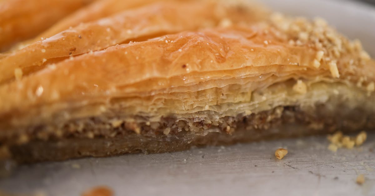 Otkrijte Stare Balkanske Recepta za Slatka Jela: Baklava, Tufahija i Pita sa Višnjama