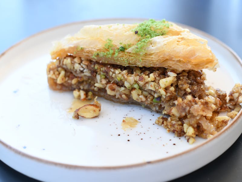 ** Otkrijte Stare Balkanske Recepti za Slatka Jela: Baklava, Tufahija i Sirnica** - Third Image