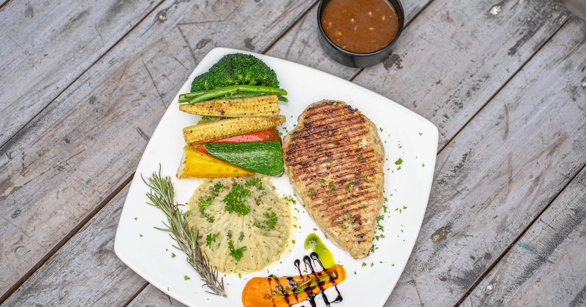 3 Brza i Zdrava Recepta Dana: Pileći Fileti, Vegetarijanska Paella i Čokoladni Kolač bez Brašna