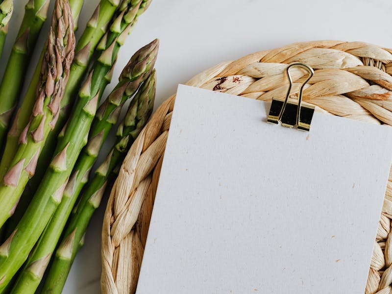 **Proljetni Recepti: Ukusna Proljetna Kuhinja sa Šparogama, Mladim Graškom i Čokoladnim Krafnama sa Jagodama** - Third Image