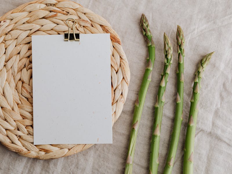 **Proljetni Recepti: Ukusna Proljetna Kuhinja sa Šparogama, Mladim Graškom i Čokoladnim Krafnama sa Jagodama** - Fourth Image