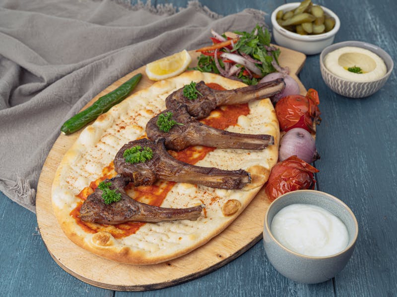 **Otkrijte Najbolje Balkanske Recepti: Sarma, Ćevapi, Pita i Ajvar** - Third Image