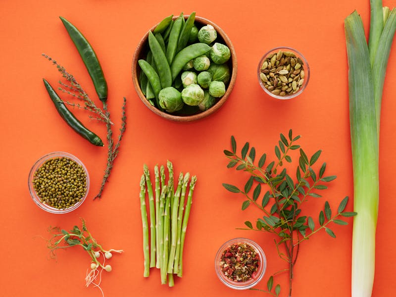 **Proljetni Recepti: Ukusna Proljetna Kuhinja sa Šparogama, Mladim Graškom i Čokoladnim Krafnama sa Jagodama** - Second Image