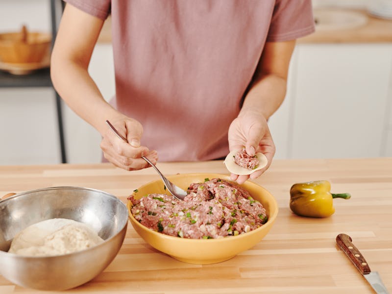 **Otkrivanje Starih Balkanskih Recepta za Slana Jela: Sarma, Pita i Punjene Paprike** - Second Image