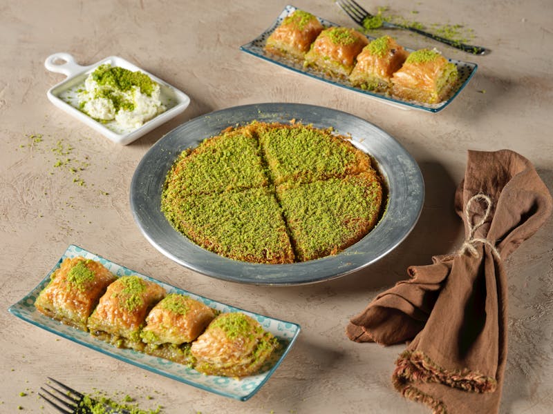 ** Otkrijte Tradicionalne Stare Balkanske Recepti za Slatka Jela - Baklava, Tufahija, Pita i Raffaello Kuglice** - Fourth Image