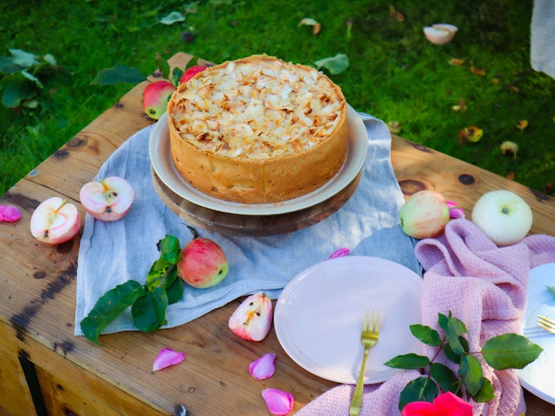**Otkrijte Stare Balkanske Recepta za Slatka Jela: Baklava, Torta Šarena i Pita sa Jabukama** - Second Image