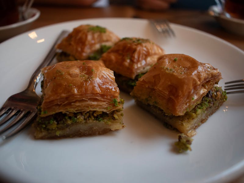 ** Tradicionalni  Baklava, Tufahija i Pita sa Sirom** - Second Image