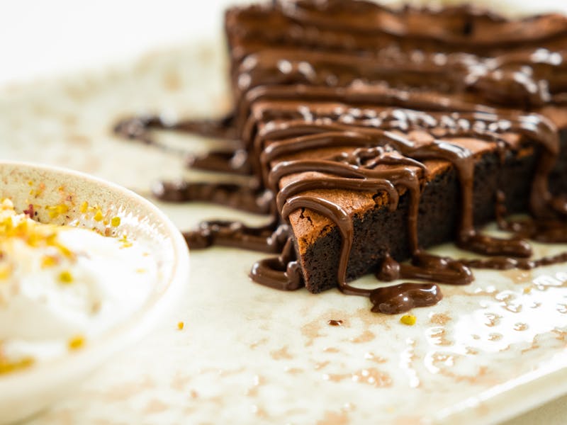 **Savršeni Čokoladni Brownies: Oduševite Svoje Prijatelje Ovim Jednostavnim Receptom!** - Second Image
