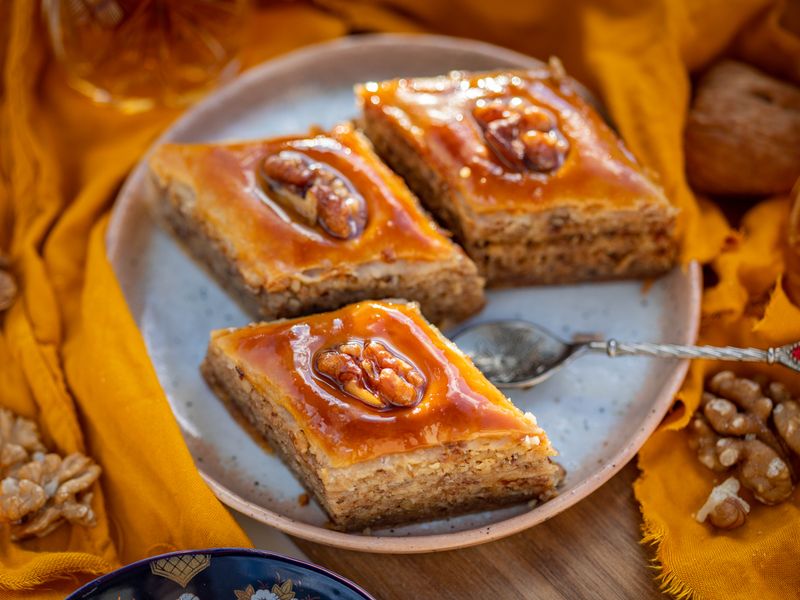 **Otkrijte Stare Balkanske Recepti za Slatka Jela: Baklava, Torta od Jogurta i Još Mnogo toga!** - Third Image