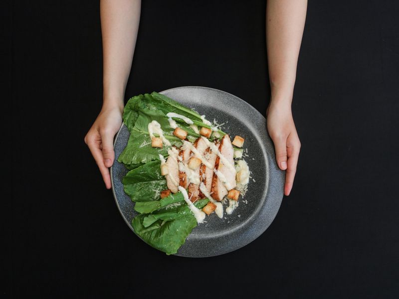 **3 Brza i Užitka Puna Recepta za Svaku Priliku: Piletina, Salata i Čokoladna Torta** - Third Image