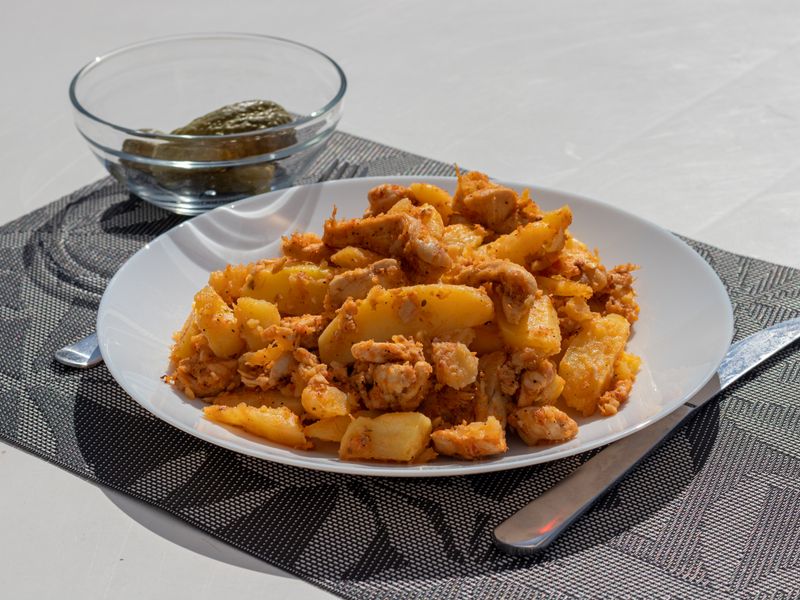 Piletina s krompirom kakvu su naše bake pripremale: recept pun uspomena - Third Image