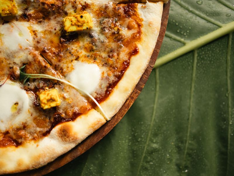 Tijesto za pizzu s mekanim rubom i hrskavim dnom iz kućne pećnice - Fourth Image