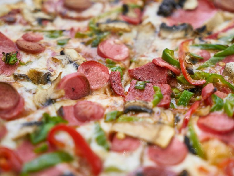 Mekano tijesto za pizzu s prozračnim rubom od samo pet sastojaka - Fourth Image