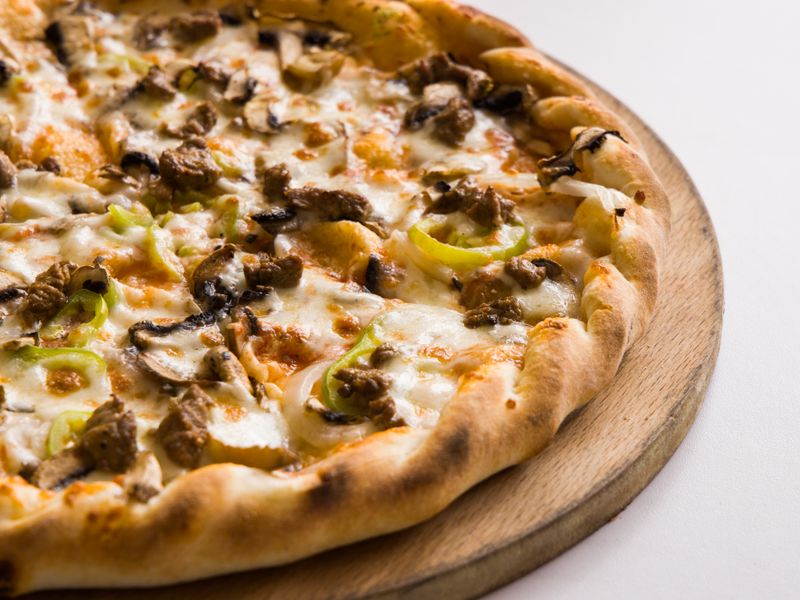 Tijesto za pizzu s mekanim rubom i hrskavim dnom iz kućne pećnice - Second Image